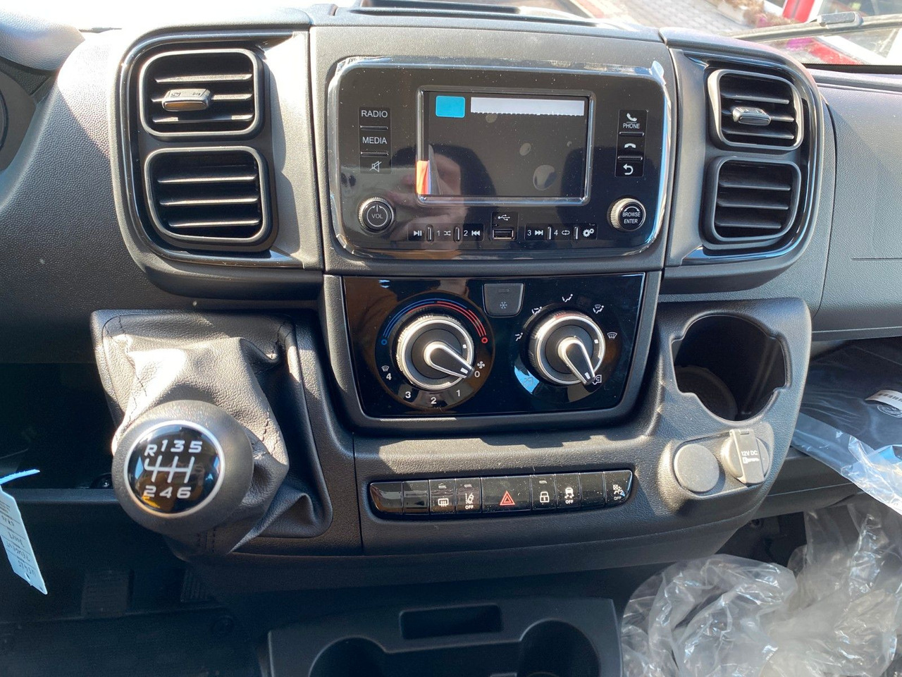 Peugeot BOXER CHDC L4 HEAVY PRITSCHE - Dostavno vozilo s ravnom platformom, Dostavno vozilo s dvostrukom kabinom: slika  Peugeot BOXER CHDC L4 HEAVY PRITSCHE - Dostavno vozilo s ravnom platformom, Dostavno vozilo s dvostrukom kabinom Peugeot BOXER CHDC L4 HEAVY PRITSCHE - Dostavno vozilo s ravnom platformom, Dostavno vozilo s dvostrukom kabinom: slika  Peugeot BOXER CHDC L4 HEAVY PRITSCHE - Dostavno vozilo s ravnom platformom, Dostavno vozilo s dvostrukom kabinom