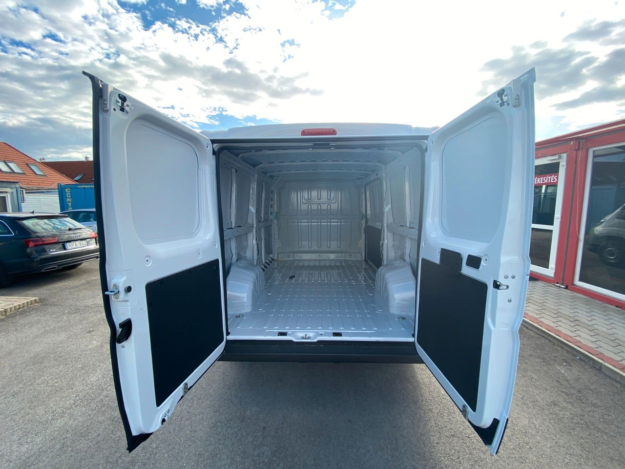 Peugeot Boxer - Mali kombi: slika Peugeot Boxer - Mali kombi Peugeot Boxer - Mali kombi: slika Peugeot Boxer - Mali kombi