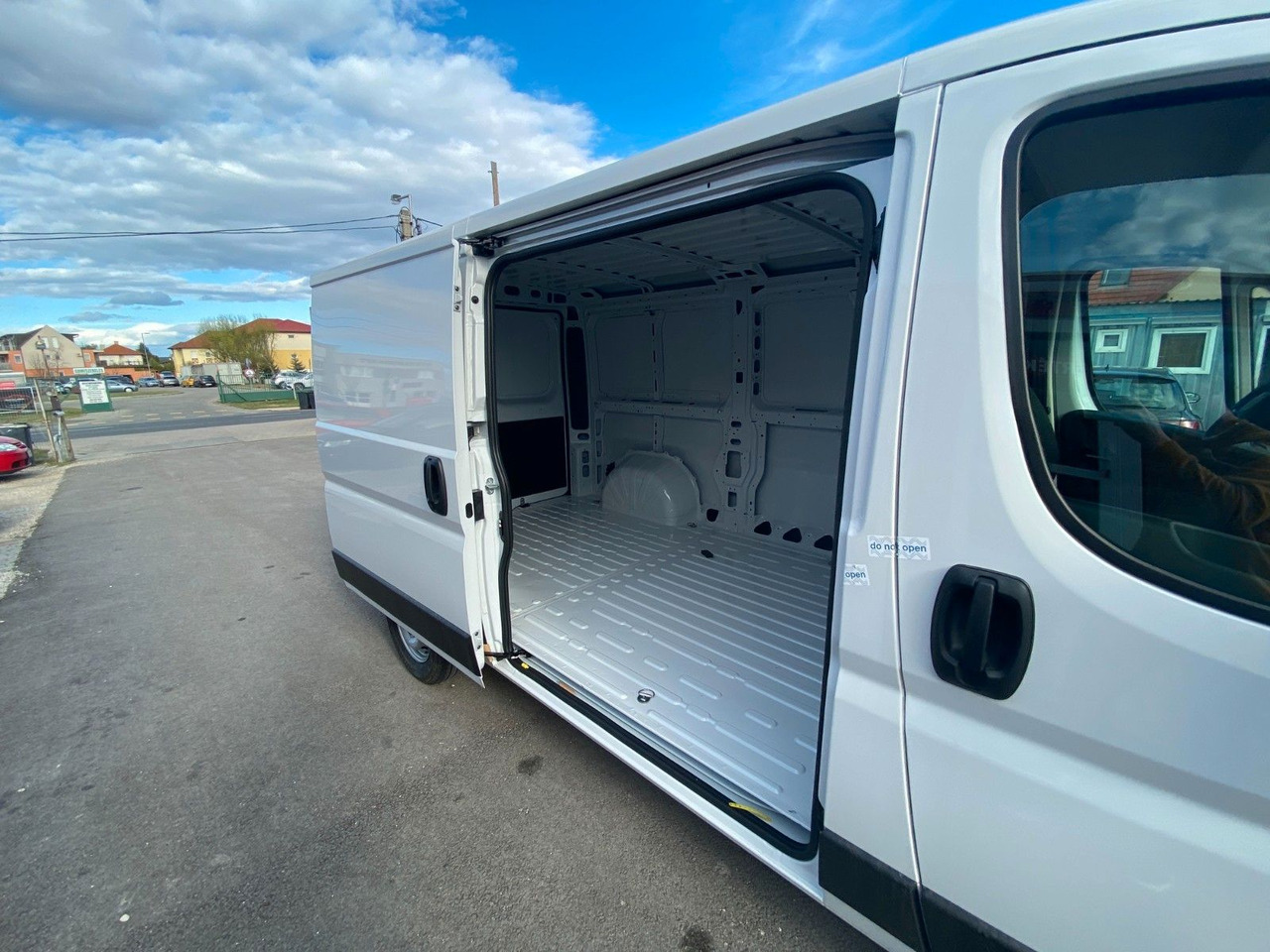 Peugeot Boxer - Mali kombi: slika Peugeot Boxer - Mali kombi Peugeot Boxer - Mali kombi: slika Peugeot Boxer - Mali kombi