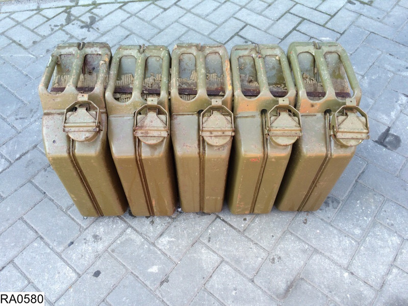 Fruehauf gesloten bak Estimated 3000 Jerrycans - Poluprikolica sa zatvorenim sandukom: slika Fruehauf gesloten bak Estimated 3000 Jerrycans - Poluprikolica sa zatvorenim sandukom Fruehauf gesloten bak Estimated 3000 Jerrycans - Poluprikolica sa zatvorenim sandukom: slika Fruehauf gesloten bak Estimated 3000 Jerrycans - Poluprikolica sa zatvorenim sandukom