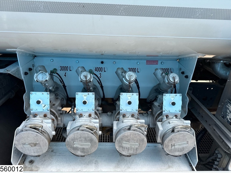 Iveco Eurocargo 190EL28 EURO 5, FUEL, 13390 liter, 4 Comp, Magyar - Kamion cisterna: slika Iveco Eurocargo 190EL28 EURO 5, FUEL, 13390 liter, 4 Comp, Magyar - Kamion cisterna Iveco Eurocargo 190EL28 EURO 5, FUEL, 13390 liter, 4 Comp, Magyar - Kamion cisterna: slika Iveco Eurocargo 190EL28 EURO 5, FUEL, 13390 liter, 4 Comp, Magyar - Kamion cisterna