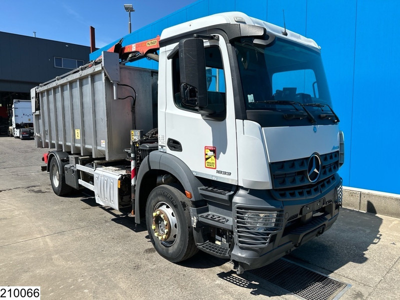 Mercedes-Benz Arocs 1833 EURO 6, Kipper, Palfinger - Kiper, Kamion s kranom: slika Mercedes-Benz Arocs 1833 EURO 6, Kipper, Palfinger - Kiper, Kamion s kranom Mercedes-Benz Arocs 1833 EURO 6, Kipper, Palfinger - Kiper, Kamion s kranom: slika Mercedes-Benz Arocs 1833 EURO 6, Kipper, Palfinger - Kiper, Kamion s kranom