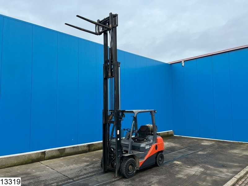 Toyota 8 FGF 25 2.500 KG - Plinski viličar: slika Toyota 8 FGF 25 2.500 KG - Plinski viličar Toyota 8 FGF 25 2.500 KG - Plinski viličar: slika Toyota 8 FGF 25 2.500 KG - Plinski viličar