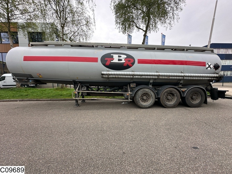 Trailor Fuel 39915 Liter, 9 Compartments - Poluprikolica cisterna: slika Trailor Fuel 39915 Liter, 9 Compartments - Poluprikolica cisterna Trailor Fuel 39915 Liter, 9 Compartments - Poluprikolica cisterna: slika Trailor Fuel 39915 Liter, 9 Compartments - Poluprikolica cisterna