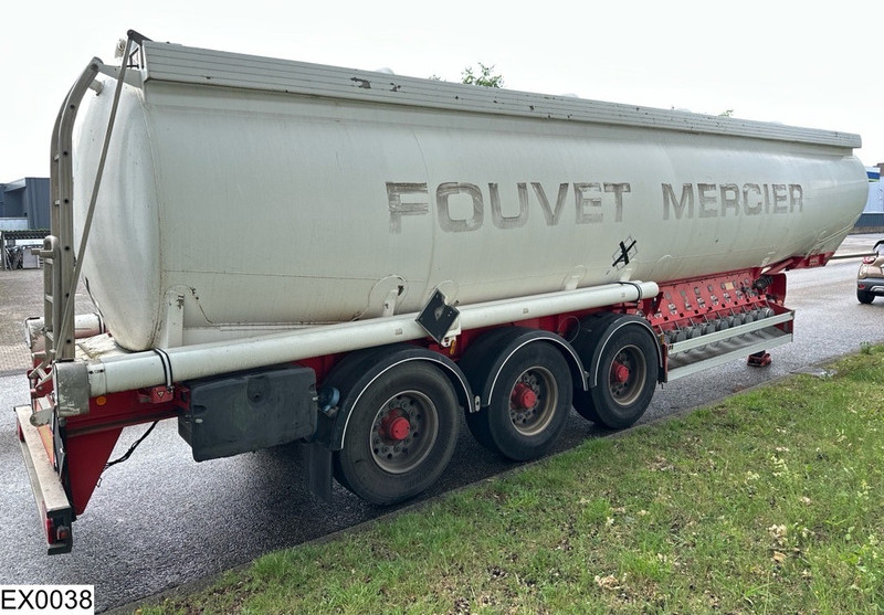 Trailor Fuel 40196 Liter, 9 Compartimenten - Poluprikolica cisterna: slika Trailor Fuel 40196 Liter, 9 Compartimenten - Poluprikolica cisterna Trailor Fuel 40196 Liter, 9 Compartimenten - Poluprikolica cisterna: slika Trailor Fuel 40196 Liter, 9 Compartimenten - Poluprikolica cisterna