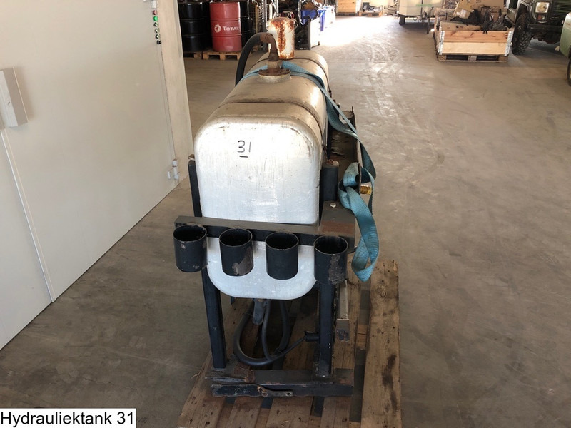 Universeel Hydraulic tank, 190 Liter - Hidraulični spremnik: slika Universeel Hydraulic tank, 190 Liter - Hidraulični spremnik Universeel Hydraulic tank, 190 Liter - Hidraulični spremnik: slika Universeel Hydraulic tank, 190 Liter - Hidraulični spremnik