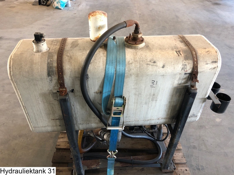 Universeel Hydraulic tank, 190 Liter - Hidraulični spremnik: slika Universeel Hydraulic tank, 190 Liter - Hidraulični spremnik Universeel Hydraulic tank, 190 Liter - Hidraulični spremnik: slika Universeel Hydraulic tank, 190 Liter - Hidraulični spremnik