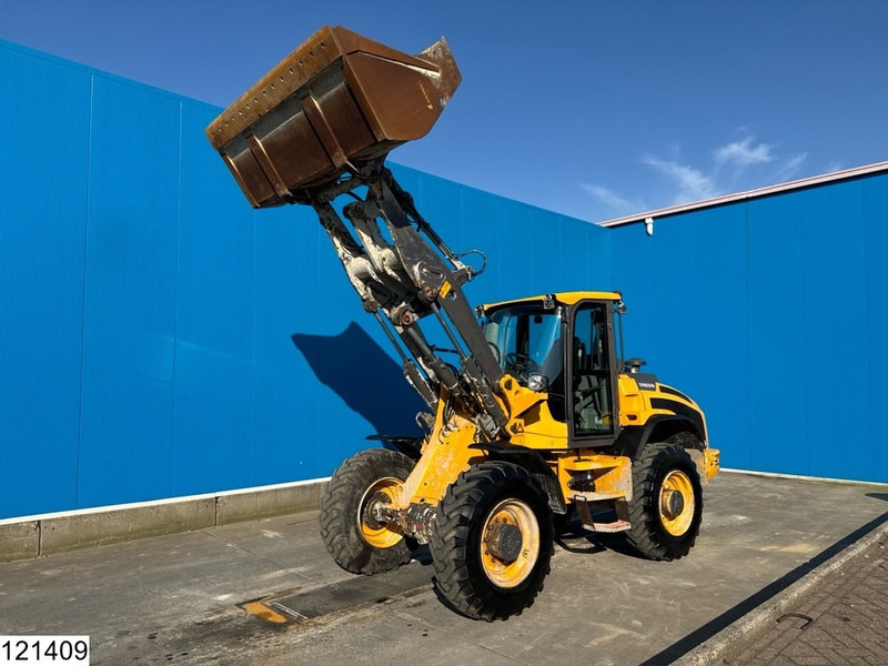 Volvo L45h 8670KG, 4750MM lifting height, 75KW - Utovarivač na kotačima: slika Volvo L45h 8670KG, 4750MM lifting height, 75KW - Utovarivač na kotačima Volvo L45h 8670KG, 4750MM lifting height, 75KW - Utovarivač na kotačima: slika Volvo L45h 8670KG, 4750MM lifting height, 75KW - Utovarivač na kotačima