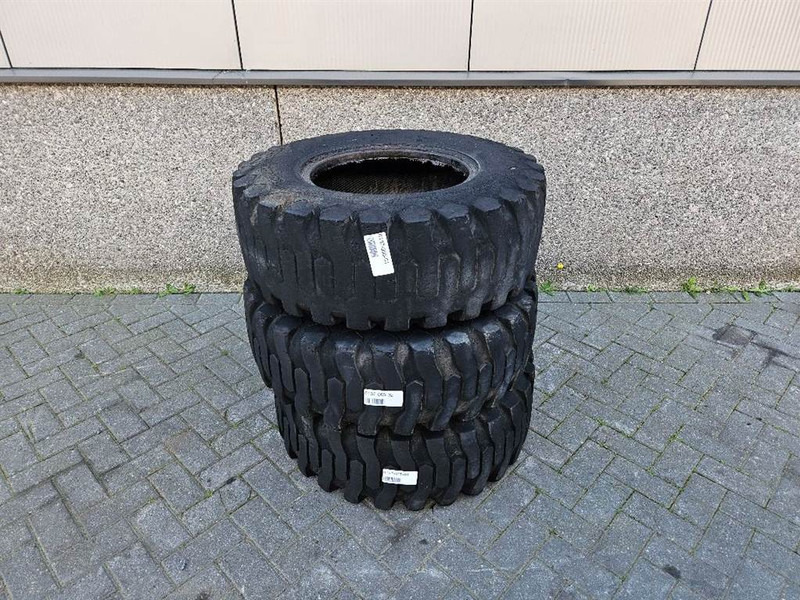 Ahlmann AL95-Titan 12.5/80-18-Tire/Reifen/Band - Gume i felge za Građevinski strojevi: slika Ahlmann AL95-Titan 12.5/80-18-Tire/Reifen/Band - Gume i felge za Građevinski strojevi Ahlmann AL95-Titan 12.5/80-18-Tire/Reifen/Band - Gume i felge za Građevinski strojevi: slika Ahlmann AL95-Titan 12.5/80-18-Tire/Reifen/Band - Gume i felge za Građevinski strojevi