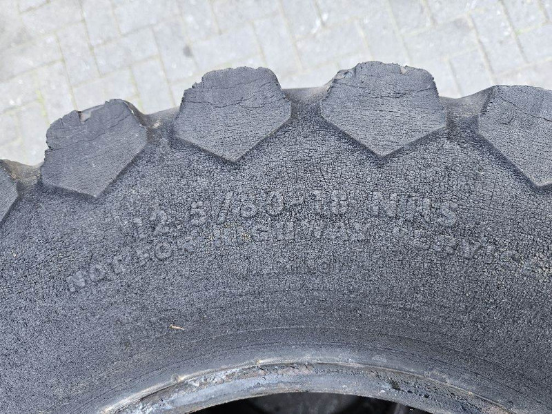 Ahlmann AL95-Titan 12.5/80-18-Tire/Reifen/Band - Gume i felge za Građevinski strojevi: slika Ahlmann AL95-Titan 12.5/80-18-Tire/Reifen/Band - Gume i felge za Građevinski strojevi Ahlmann AL95-Titan 12.5/80-18-Tire/Reifen/Band - Gume i felge za Građevinski strojevi: slika Ahlmann AL95-Titan 12.5/80-18-Tire/Reifen/Band - Gume i felge za Građevinski strojevi