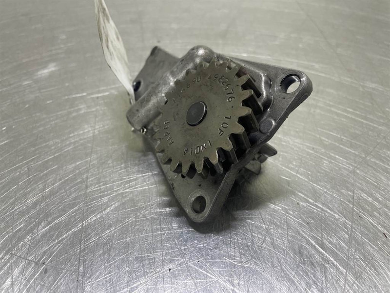Ahlmann AS900-Cummins B3.3T-4982676-Oil pump/Ölpumpe - Motor za Građevinski strojevi: slika Ahlmann AS900-Cummins B3.3T-4982676-Oil pump/Ölpumpe - Motor za Građevinski strojevi Ahlmann AS900-Cummins B3.3T-4982676-Oil pump/Ölpumpe - Motor za Građevinski strojevi: slika Ahlmann AS900-Cummins B3.3T-4982676-Oil pump/Ölpumpe - Motor za Građevinski strojevi