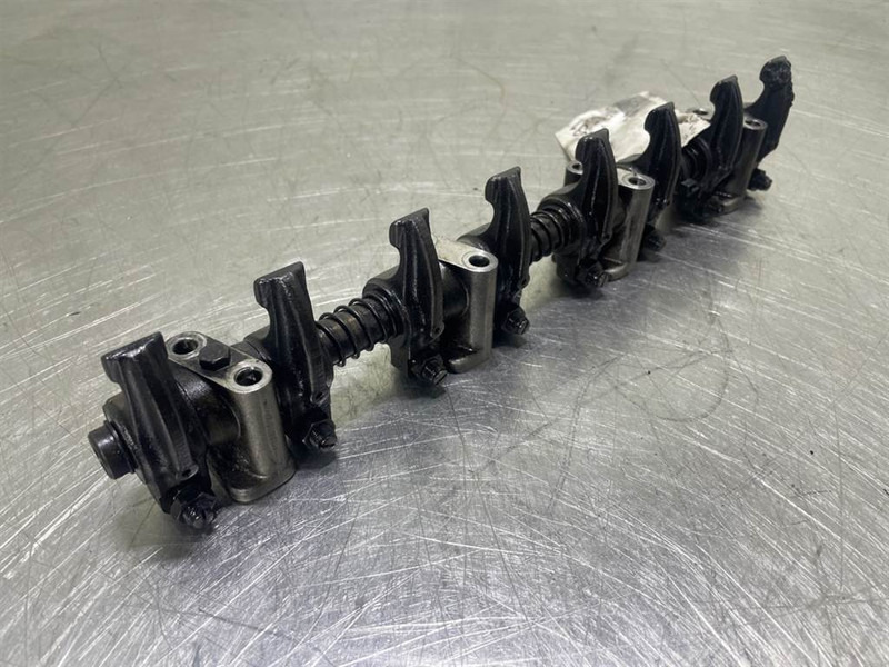 Ahlmann AS900-Cummins B3.3T-Rocker arm assembly - Motor za Građevinski strojevi: slika Ahlmann AS900-Cummins B3.3T-Rocker arm assembly - Motor za Građevinski strojevi Ahlmann AS900-Cummins B3.3T-Rocker arm assembly - Motor za Građevinski strojevi: slika Ahlmann AS900-Cummins B3.3T-Rocker arm assembly - Motor za Građevinski strojevi