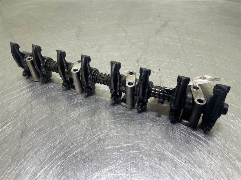 Ahlmann AS900-Cummins B3.3T-Rocker arm assembly - Motor za Građevinski strojevi: slika Ahlmann AS900-Cummins B3.3T-Rocker arm assembly - Motor za Građevinski strojevi Ahlmann AS900-Cummins B3.3T-Rocker arm assembly - Motor za Građevinski strojevi: slika Ahlmann AS900-Cummins B3.3T-Rocker arm assembly - Motor za Građevinski strojevi