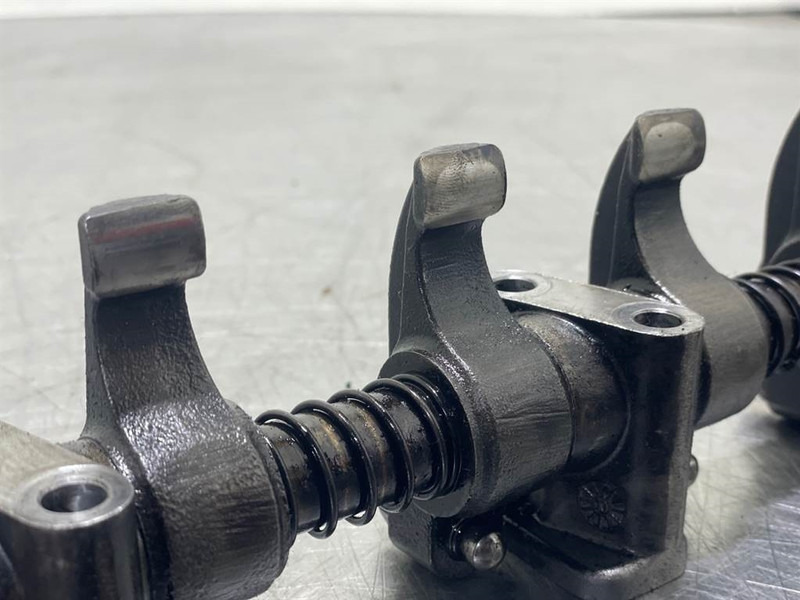 Ahlmann AS900-Cummins B3.3T-Rocker arm assembly - Motor za Građevinski strojevi: slika Ahlmann AS900-Cummins B3.3T-Rocker arm assembly - Motor za Građevinski strojevi Ahlmann AS900-Cummins B3.3T-Rocker arm assembly - Motor za Građevinski strojevi: slika Ahlmann AS900-Cummins B3.3T-Rocker arm assembly - Motor za Građevinski strojevi