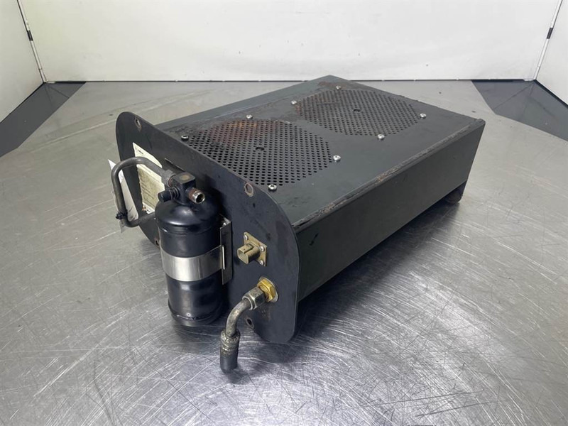 Ahlmann AZ150-4184898A-Airco condenser/Klimakondensator - Okvir/ Šasija za Građevinski strojevi: slika Ahlmann AZ150-4184898A-Airco condenser/Klimakondensator - Okvir/ Šasija za Građevinski strojevi Ahlmann AZ150-4184898A-Airco condenser/Klimakondensator - Okvir/ Šasija za Građevinski strojevi: slika Ahlmann AZ150-4184898A-Airco condenser/Klimakondensator - Okvir/ Šasija za Građevinski strojevi