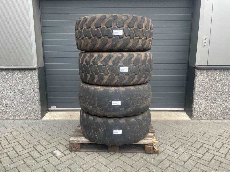 Ahlmann AZ6-Alliance 405/70R20 (16/70R20)-Tire/Reifen/Band - Gume i felge za Građevinski strojevi: slika Ahlmann AZ6-Alliance 405/70R20 (16/70R20)-Tire/Reifen/Band - Gume i felge za Građevinski strojevi Ahlmann AZ6-Alliance 405/70R20 (16/70R20)-Tire/Reifen/Band - Gume i felge za Građevinski strojevi: slika Ahlmann AZ6-Alliance 405/70R20 (16/70R20)-Tire/Reifen/Band - Gume i felge za Građevinski strojevi