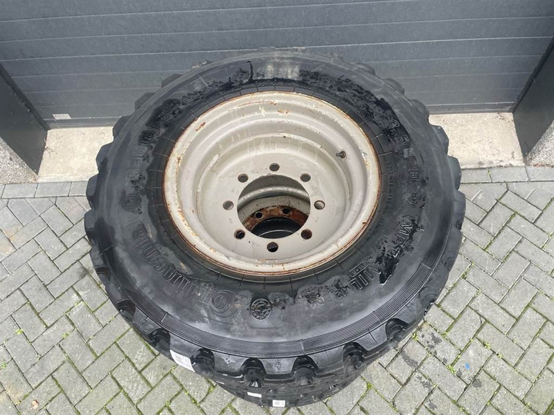 Atlas AR65-Continental 12.5R20-Tire/Reifen/Band - Gume i felge za Građevinski strojevi: slika Atlas AR65-Continental 12.5R20-Tire/Reifen/Band - Gume i felge za Građevinski strojevi Atlas AR65-Continental 12.5R20-Tire/Reifen/Band - Gume i felge za Građevinski strojevi: slika Atlas AR65-Continental 12.5R20-Tire/Reifen/Band - Gume i felge za Građevinski strojevi