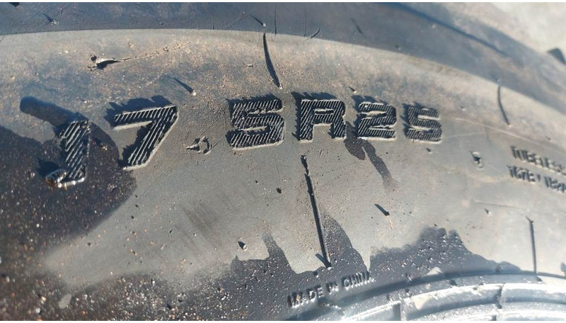 Case 521F-MTP 17.5R25-Tire/Reifen/Band - Gume i felge za Građevinski strojevi: slika Case 521F-MTP 17.5R25-Tire/Reifen/Band - Gume i felge za Građevinski strojevi Case 521F-MTP 17.5R25-Tire/Reifen/Band - Gume i felge za Građevinski strojevi: slika Case 521F-MTP 17.5R25-Tire/Reifen/Band - Gume i felge za Građevinski strojevi