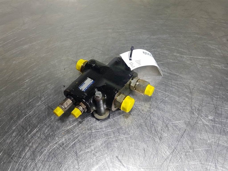 Char-Lynn 6061332002 - Kramer 320 - Priority valve - Hidraulika za Građevinski strojevi: slika Char-Lynn 6061332002 - Kramer 320 - Priority valve - Hidraulika za Građevinski strojevi Char-Lynn 6061332002 - Kramer 320 - Priority valve - Hidraulika za Građevinski strojevi: slika Char-Lynn 6061332002 - Kramer 320 - Priority valve - Hidraulika za Građevinski strojevi
