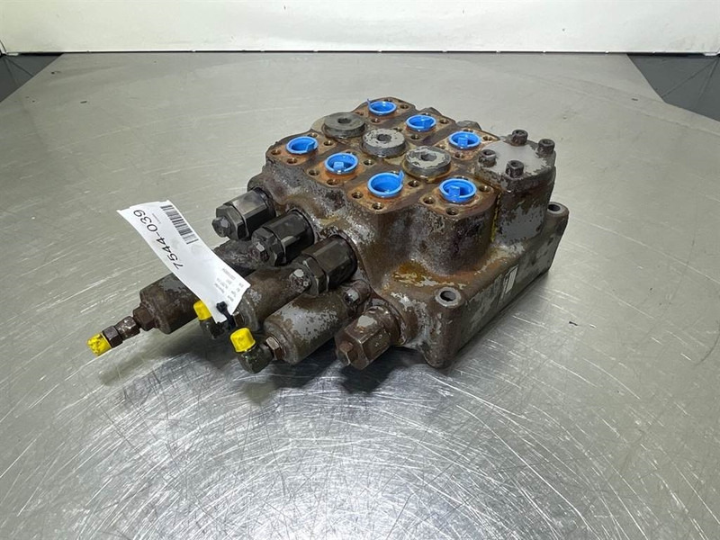 Hyundai HL757-7A-31LD-00030-WA28D7D7F1-57-Valve/Ventile - Hidraulika za Građevinski strojevi: slika Hyundai HL757-7A-31LD-00030-WA28D7D7F1-57-Valve/Ventile - Hidraulika za Građevinski strojevi Hyundai HL757-7A-31LD-00030-WA28D7D7F1-57-Valve/Ventile - Hidraulika za Građevinski strojevi: slika Hyundai HL757-7A-31LD-00030-WA28D7D7F1-57-Valve/Ventile - Hidraulika za Građevinski strojevi