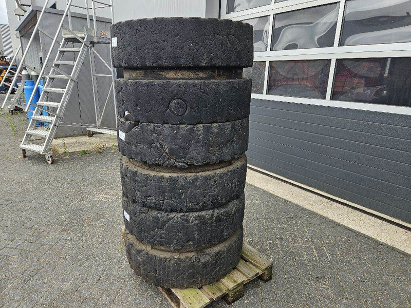 Liebherr 10.00-20 - Tire/Reifen/Band - Gume i felge za Građevinski strojevi: slika Liebherr 10.00-20 - Tire/Reifen/Band - Gume i felge za Građevinski strojevi Liebherr 10.00-20 - Tire/Reifen/Band - Gume i felge za Građevinski strojevi: slika Liebherr 10.00-20 - Tire/Reifen/Band - Gume i felge za Građevinski strojevi