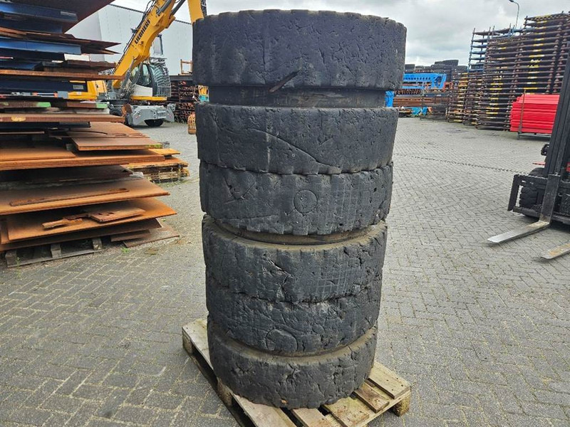 Liebherr 10.00-20 - Tire/Reifen/Band - Gume i felge za Građevinski strojevi: slika Liebherr 10.00-20 - Tire/Reifen/Band - Gume i felge za Građevinski strojevi Liebherr 10.00-20 - Tire/Reifen/Band - Gume i felge za Građevinski strojevi: slika Liebherr 10.00-20 - Tire/Reifen/Band - Gume i felge za Građevinski strojevi