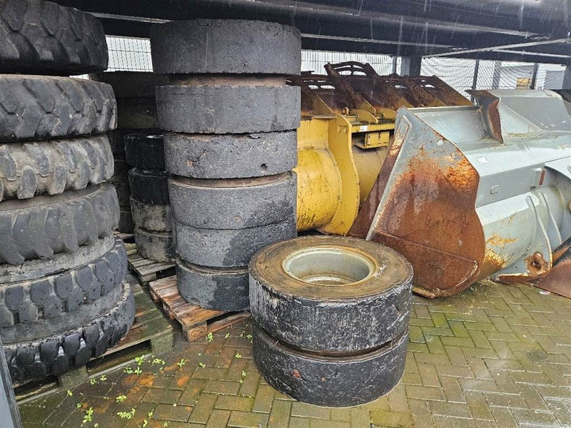 Liebherr 12.00-20 SOLID - Tire/Reifen/Band - Gume i felge za Građevinski strojevi: slika Liebherr 12.00-20 SOLID - Tire/Reifen/Band - Gume i felge za Građevinski strojevi Liebherr 12.00-20 SOLID - Tire/Reifen/Band - Gume i felge za Građevinski strojevi: slika Liebherr 12.00-20 SOLID - Tire/Reifen/Band - Gume i felge za Građevinski strojevi