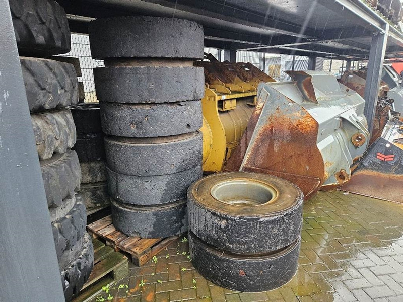 Liebherr 12.00-20 SOLID - Tire/Reifen/Band - Gume i felge za Građevinski strojevi: slika Liebherr 12.00-20 SOLID - Tire/Reifen/Band - Gume i felge za Građevinski strojevi Liebherr 12.00-20 SOLID - Tire/Reifen/Band - Gume i felge za Građevinski strojevi: slika Liebherr 12.00-20 SOLID - Tire/Reifen/Band - Gume i felge za Građevinski strojevi