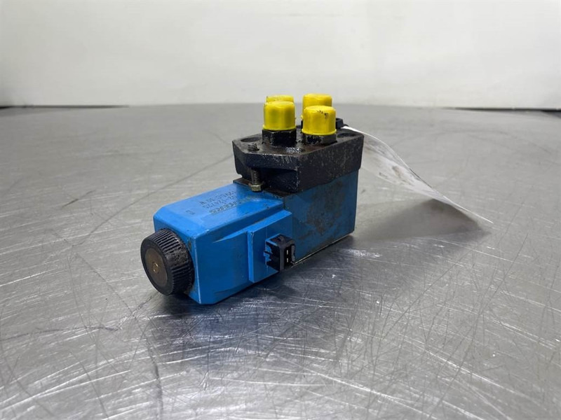 Liebherr 5716155 - Hidraulika za Građevinski strojevi: slika Liebherr 5716155 - Hidraulika za Građevinski strojevi Liebherr 5716155 - Hidraulika za Građevinski strojevi: slika Liebherr 5716155 - Hidraulika za Građevinski strojevi