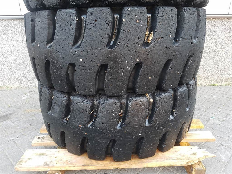 Liebherr L514 Stereo-Goodyear 17.5R25-Tire/Reifen/Band - Guma za Građevinski strojevi: slika Liebherr L514 Stereo-Goodyear 17.5R25-Tire/Reifen/Band - Guma za Građevinski strojevi Liebherr L514 Stereo-Goodyear 17.5R25-Tire/Reifen/Band - Guma za Građevinski strojevi: slika Liebherr L514 Stereo-Goodyear 17.5R25-Tire/Reifen/Band - Guma za Građevinski strojevi