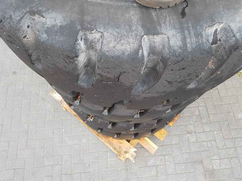 Liebherr L514 Stereo-Goodyear 17.5R25-Tire/Reifen/Band - Guma za Građevinski strojevi: slika Liebherr L514 Stereo-Goodyear 17.5R25-Tire/Reifen/Band - Guma za Građevinski strojevi Liebherr L514 Stereo-Goodyear 17.5R25-Tire/Reifen/Band - Guma za Građevinski strojevi: slika Liebherr L514 Stereo-Goodyear 17.5R25-Tire/Reifen/Band - Guma za Građevinski strojevi