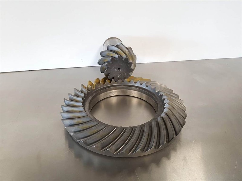 Liebherr L538/L542- 10411090 - Bevel gear set/Kegelradsatz - Osovina i dijelovi za Građevinski strojevi: slika Liebherr L538/L542- 10411090 - Bevel gear set/Kegelradsatz - Osovina i dijelovi za Građevinski strojevi Liebherr L538/L542- 10411090 - Bevel gear set/Kegelradsatz - Osovina i dijelovi za Građevinski strojevi: slika Liebherr L538/L542- 10411090 - Bevel gear set/Kegelradsatz - Osovina i dijelovi za Građevinski strojevi