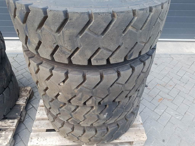 Liebherr LH24M-Michelin 11.00R20-Tyre/Reifen/Band - Gume i felge za Građevinski strojevi: slika Liebherr LH24M-Michelin 11.00R20-Tyre/Reifen/Band - Gume i felge za Građevinski strojevi Liebherr LH24M-Michelin 11.00R20-Tyre/Reifen/Band - Gume i felge za Građevinski strojevi: slika Liebherr LH24M-Michelin 11.00R20-Tyre/Reifen/Band - Gume i felge za Građevinski strojevi