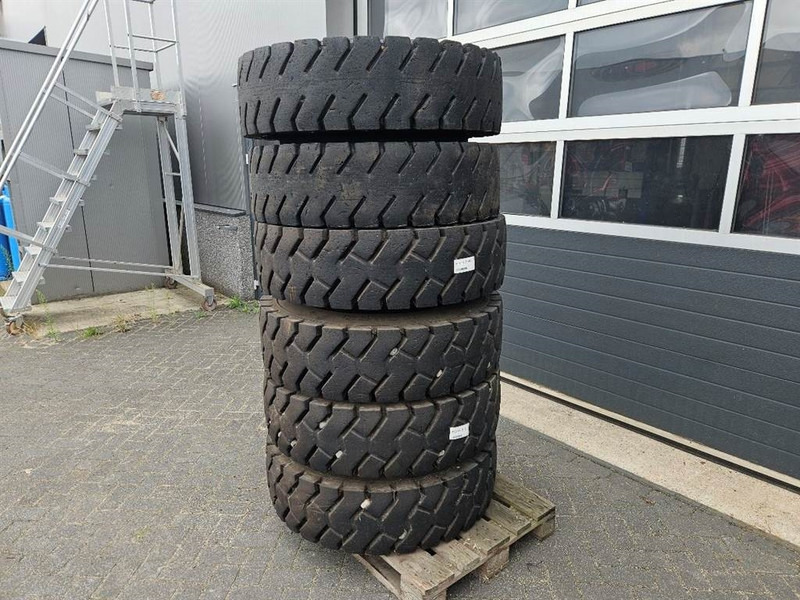 Liebherr LH24M-Michelin 11.00R20-Tyre/Reifen/Band - Gume i felge za Građevinski strojevi: slika Liebherr LH24M-Michelin 11.00R20-Tyre/Reifen/Band - Gume i felge za Građevinski strojevi Liebherr LH24M-Michelin 11.00R20-Tyre/Reifen/Band - Gume i felge za Građevinski strojevi: slika Liebherr LH24M-Michelin 11.00R20-Tyre/Reifen/Band - Gume i felge za Građevinski strojevi