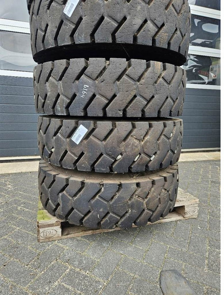 Liebherr LH24M-Michelin 11.00R20-Tyre/Reifen/Band - Gume i felge za Građevinski strojevi: slika Liebherr LH24M-Michelin 11.00R20-Tyre/Reifen/Band - Gume i felge za Građevinski strojevi Liebherr LH24M-Michelin 11.00R20-Tyre/Reifen/Band - Gume i felge za Građevinski strojevi: slika Liebherr LH24M-Michelin 11.00R20-Tyre/Reifen/Band - Gume i felge za Građevinski strojevi
