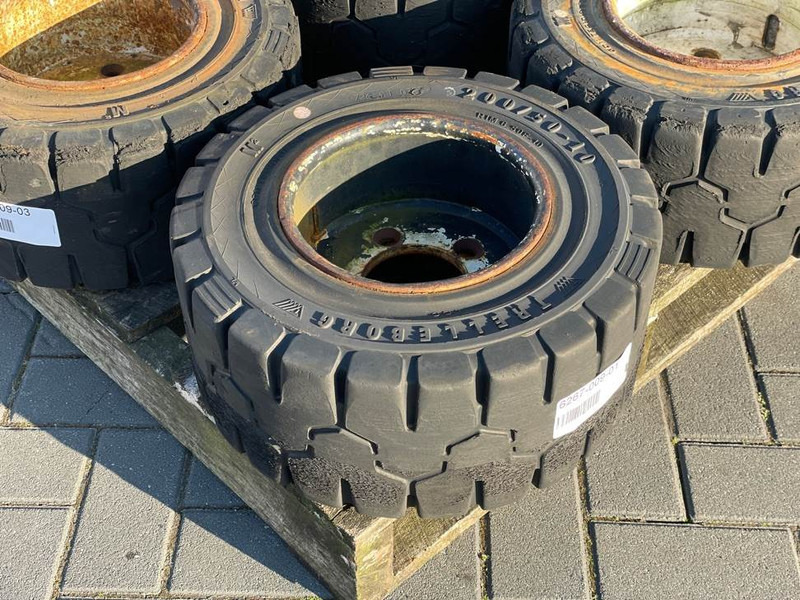 Linde -Trelleborg 200/50-10-Tire/Reifen/Band - Gume i felge za Građevinski strojevi: slika Linde -Trelleborg 200/50-10-Tire/Reifen/Band - Gume i felge za Građevinski strojevi Linde -Trelleborg 200/50-10-Tire/Reifen/Band - Gume i felge za Građevinski strojevi: slika Linde -Trelleborg 200/50-10-Tire/Reifen/Band - Gume i felge za Građevinski strojevi