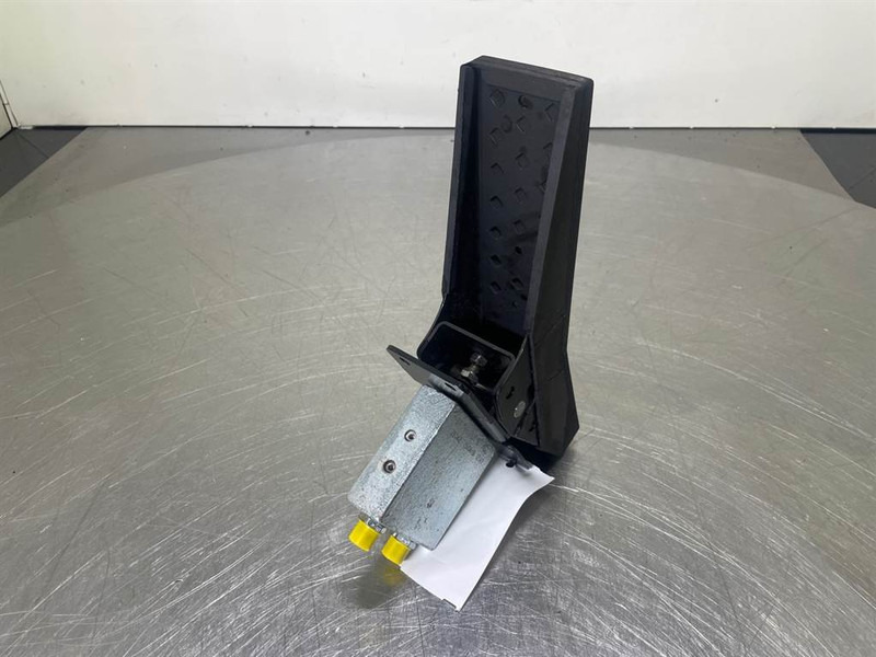Mecalac 12MTX-5270642-Control pedal boom - Hidraulika za Građevinski strojevi: slika Mecalac 12MTX-5270642-Control pedal boom - Hidraulika za Građevinski strojevi Mecalac 12MTX-5270642-Control pedal boom - Hidraulika za Građevinski strojevi: slika Mecalac 12MTX-5270642-Control pedal boom - Hidraulika za Građevinski strojevi
