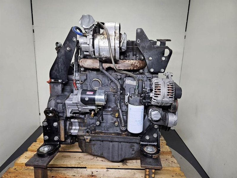 New Holland W110C-FPT F4HFE413J-Engine/Motor - Motor za Građevinski strojevi: slika New Holland W110C-FPT F4HFE413J-Engine/Motor - Motor za Građevinski strojevi New Holland W110C-FPT F4HFE413J-Engine/Motor - Motor za Građevinski strojevi: slika New Holland W110C-FPT F4HFE413J-Engine/Motor - Motor za Građevinski strojevi