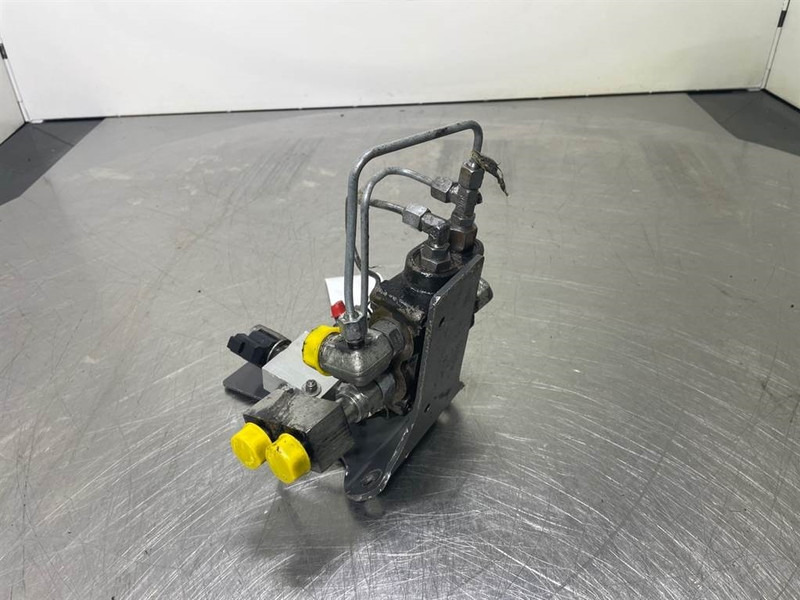 New Holland W110C - Priority valve/Prioritaetsventil - Hidraulika za Građevinski strojevi: slika New Holland W110C - Priority valve/Prioritaetsventil - Hidraulika za Građevinski strojevi New Holland W110C - Priority valve/Prioritaetsventil - Hidraulika za Građevinski strojevi: slika New Holland W110C - Priority valve/Prioritaetsventil - Hidraulika za Građevinski strojevi