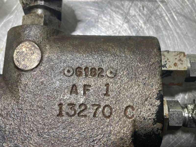 New Holland W110C - Priority valve/Prioritaetsventil - Hidraulika za Građevinski strojevi: slika New Holland W110C - Priority valve/Prioritaetsventil - Hidraulika za Građevinski strojevi New Holland W110C - Priority valve/Prioritaetsventil - Hidraulika za Građevinski strojevi: slika New Holland W110C - Priority valve/Prioritaetsventil - Hidraulika za Građevinski strojevi