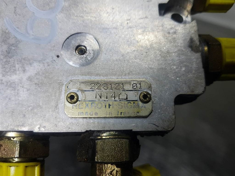 Rexroth 228121 - Komatsu PW75 - Valve - Hidraulika: slika Rexroth 228121 - Komatsu PW75 - Valve - Hidraulika Rexroth 228121 - Komatsu PW75 - Valve - Hidraulika: slika Rexroth 228121 - Komatsu PW75 - Valve - Hidraulika