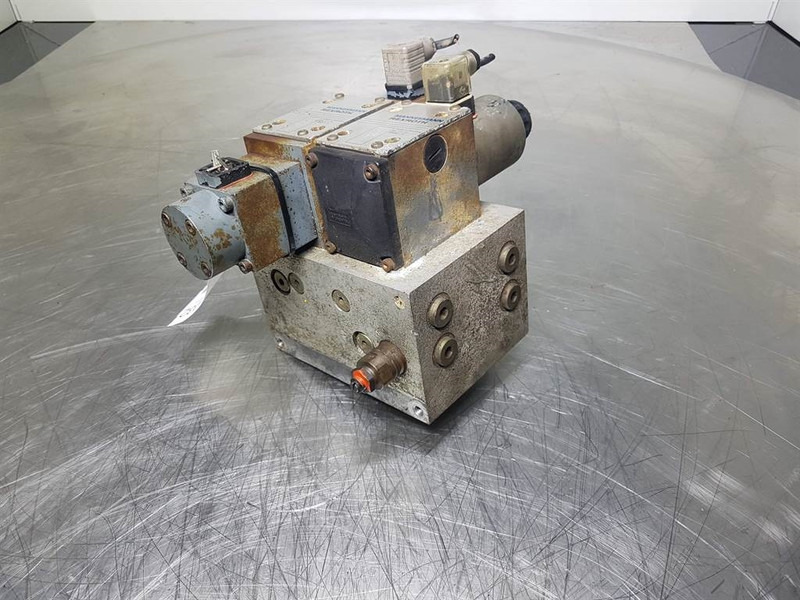 Rexroth 4WE10GA31/CG24Z4 - Valve/Ventile/Ventiel - Hidraulika: slika Rexroth 4WE10GA31/CG24Z4 - Valve/Ventile/Ventiel - Hidraulika Rexroth 4WE10GA31/CG24Z4 - Valve/Ventile/Ventiel - Hidraulika: slika Rexroth 4WE10GA31/CG24Z4 - Valve/Ventile/Ventiel - Hidraulika