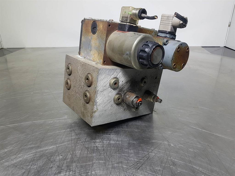 Rexroth 4WE10GA31/CG24Z4 - Valve/Ventile/Ventiel - Hidraulika: slika Rexroth 4WE10GA31/CG24Z4 - Valve/Ventile/Ventiel - Hidraulika Rexroth 4WE10GA31/CG24Z4 - Valve/Ventile/Ventiel - Hidraulika: slika Rexroth 4WE10GA31/CG24Z4 - Valve/Ventile/Ventiel - Hidraulika