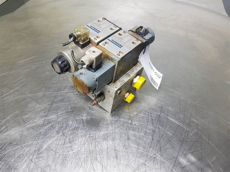 Rexroth 4WE10GA31/CG24Z4 - Valve/Ventile/Ventiel - Hidraulika: slika Rexroth 4WE10GA31/CG24Z4 - Valve/Ventile/Ventiel - Hidraulika Rexroth 4WE10GA31/CG24Z4 - Valve/Ventile/Ventiel - Hidraulika: slika Rexroth 4WE10GA31/CG24Z4 - Valve/Ventile/Ventiel - Hidraulika