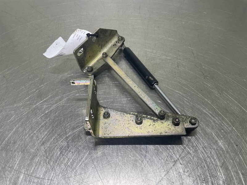 Schaeff SKL834-0451019030-Hinge right/Scharnier - Okvir/ Šasija za Građevinski strojevi: slika Schaeff SKL834-0451019030-Hinge right/Scharnier - Okvir/ Šasija za Građevinski strojevi Schaeff SKL834-0451019030-Hinge right/Scharnier - Okvir/ Šasija za Građevinski strojevi: slika Schaeff SKL834-0451019030-Hinge right/Scharnier - Okvir/ Šasija za Građevinski strojevi
