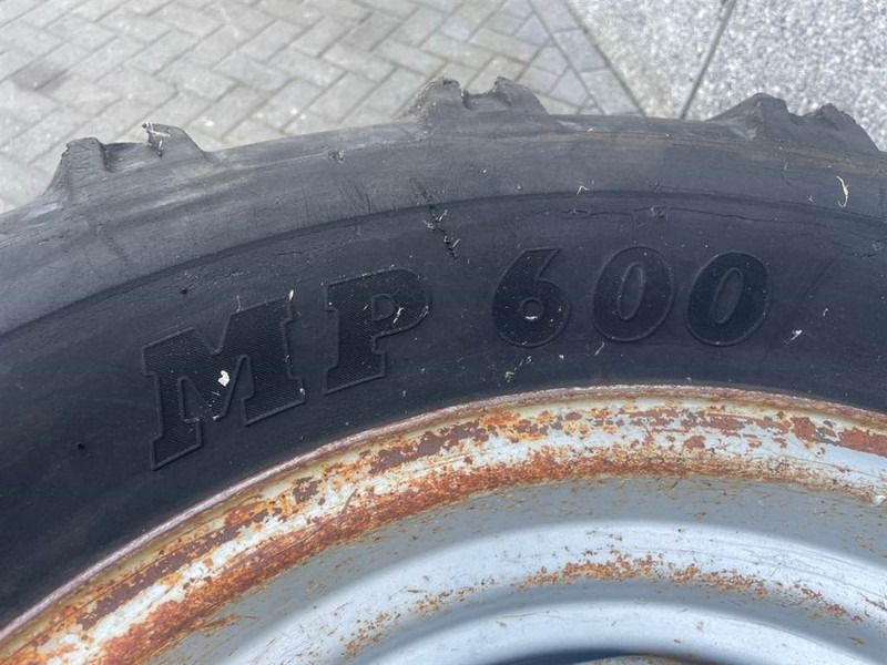 Schaeff SKS661-BKT 405/70-24 (16/70-24)-Tire/Reifen/Band - Gume i felge za Građevinski strojevi: slika Schaeff SKS661-BKT 405/70-24 (16/70-24)-Tire/Reifen/Band - Gume i felge za Građevinski strojevi Schaeff SKS661-BKT 405/70-24 (16/70-24)-Tire/Reifen/Band - Gume i felge za Građevinski strojevi: slika Schaeff SKS661-BKT 405/70-24 (16/70-24)-Tire/Reifen/Band - Gume i felge za Građevinski strojevi