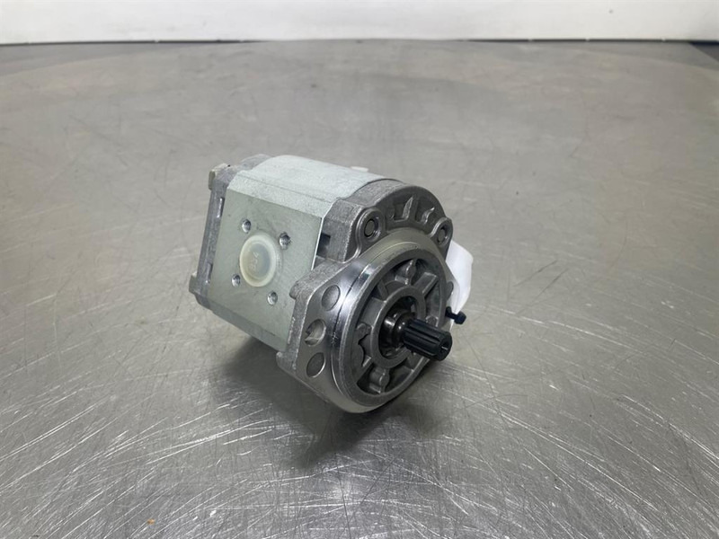 Terex TL120-5090661561-Gearpump/Zahnradpumpe - Hidraulika za Građevinski strojevi: slika Terex TL120-5090661561-Gearpump/Zahnradpumpe - Hidraulika za Građevinski strojevi Terex TL120-5090661561-Gearpump/Zahnradpumpe - Hidraulika za Građevinski strojevi: slika Terex TL120-5090661561-Gearpump/Zahnradpumpe - Hidraulika za Građevinski strojevi
