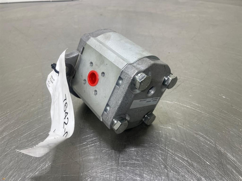Terex TL120-5090661561-Gearpump/Zahnradpumpe - Hidraulika za Građevinski strojevi: slika Terex TL120-5090661561-Gearpump/Zahnradpumpe - Hidraulika za Građevinski strojevi Terex TL120-5090661561-Gearpump/Zahnradpumpe - Hidraulika za Građevinski strojevi: slika Terex TL120-5090661561-Gearpump/Zahnradpumpe - Hidraulika za Građevinski strojevi