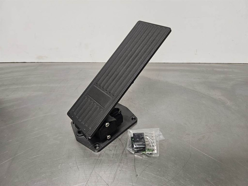 Terex TL260-5350260006-Gas pedal/Fusspedal/Gaspedaal - Električni sustav za Građevinski strojevi: slika Terex TL260-5350260006-Gas pedal/Fusspedal/Gaspedaal - Električni sustav za Građevinski strojevi Terex TL260-5350260006-Gas pedal/Fusspedal/Gaspedaal - Električni sustav za Građevinski strojevi: slika Terex TL260-5350260006-Gas pedal/Fusspedal/Gaspedaal - Električni sustav za Građevinski strojevi
