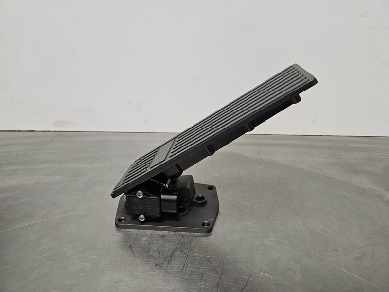 Terex TL260-5350260006-Gas pedal/Fusspedal/Gaspedaal - Električni sustav za Građevinski strojevi: slika Terex TL260-5350260006-Gas pedal/Fusspedal/Gaspedaal - Električni sustav za Građevinski strojevi Terex TL260-5350260006-Gas pedal/Fusspedal/Gaspedaal - Električni sustav za Građevinski strojevi: slika Terex TL260-5350260006-Gas pedal/Fusspedal/Gaspedaal - Električni sustav za Građevinski strojevi